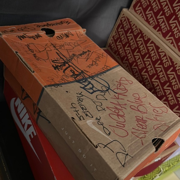 Nike - Picture 3 of 8